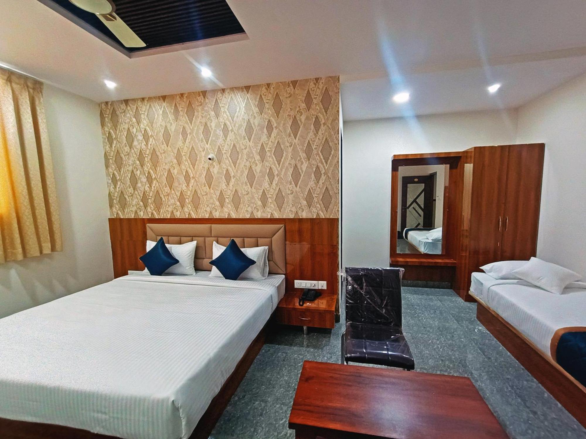 Hotel Achhu Palace Бангалор Экстерьер фото