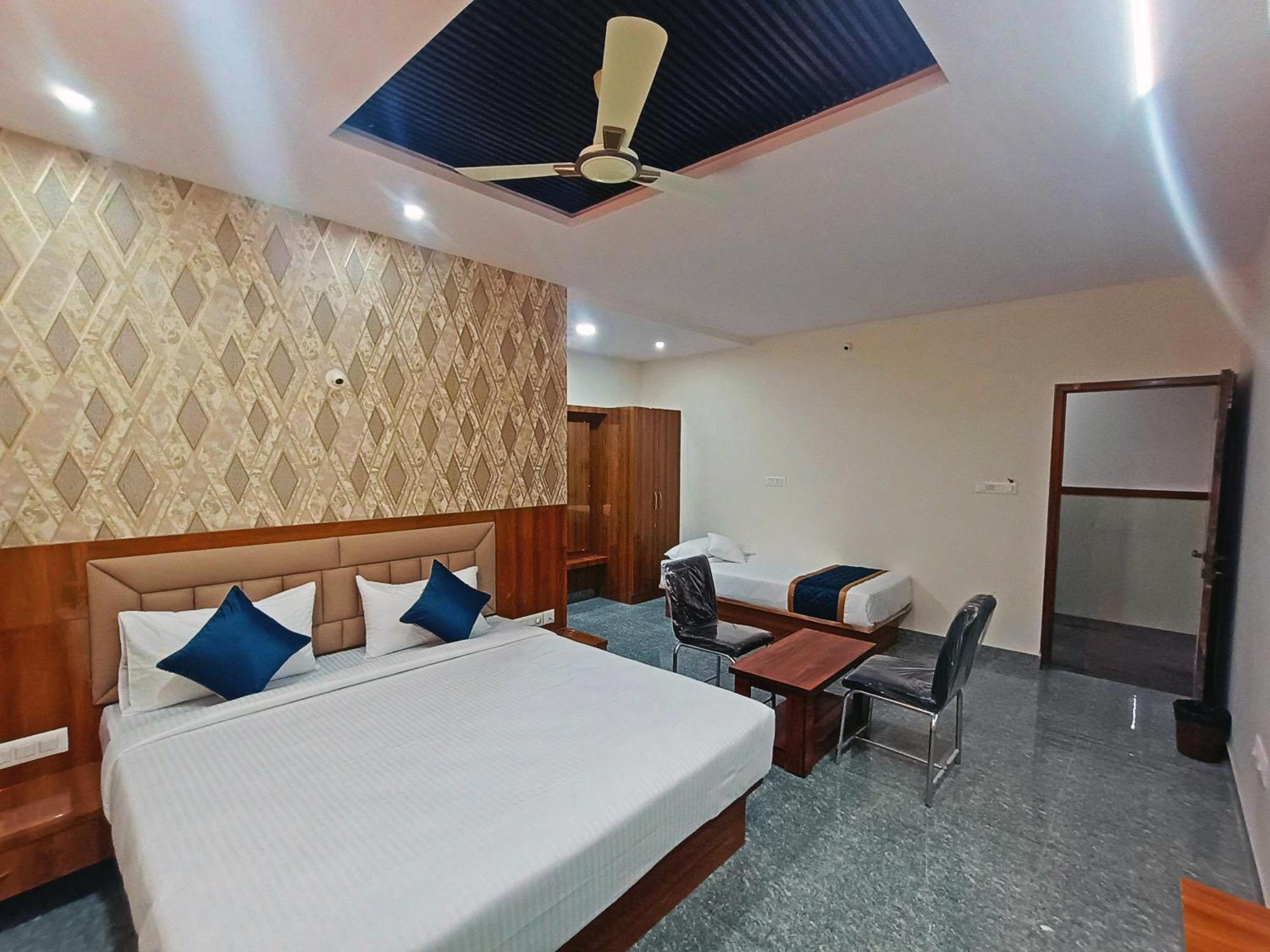 Hotel Achhu Palace Бангалор Экстерьер фото